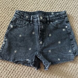 Art Class Black and White Jean Shorts with Star Embroidery